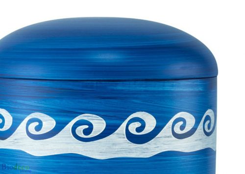 Detail van de biologisch afbreekbare zee-urn Oceaan met Golven, blauwe urn gedecoreerd met onstuimige golven, geairbrusht