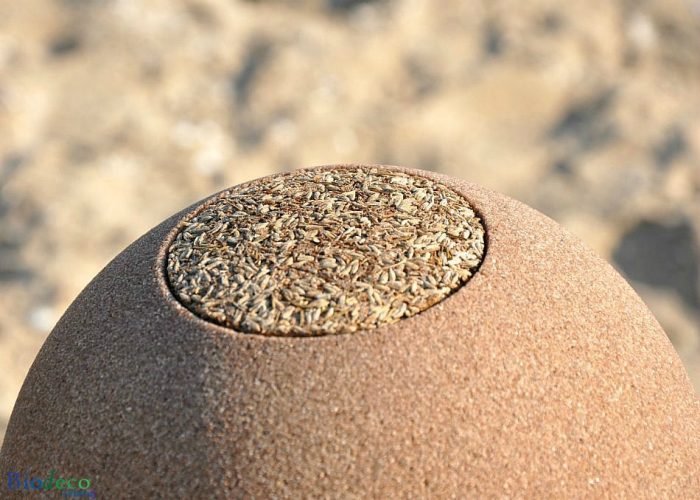 Detail van de deksel van de biologisch afbreekbare Samsara Zand-urn, voor asbijzetting in het water of de aarde